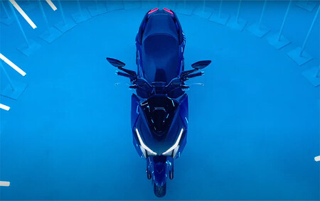 El Kymco Xciting 400 S podría tener un hermano pequeño, según el teaser del nuevo Kymco KRV