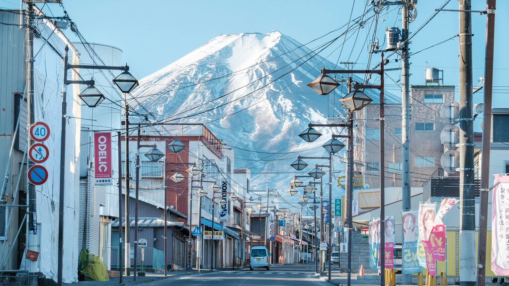 En Japón están hartos de los turistas que se pierden en el monte Fuji. Así que empezará a cobrarles por los rescates
