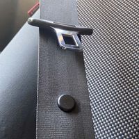 El cinturón de seguridad de tu coche tiene un botón. Probablemente ni te habías fijado, pero tiene una función clave