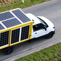Cubrieron una furgoneta de paneles solares y la pusieron a prueba durante cuatro meses. El experimento funcionó, pero no como se esperaba 