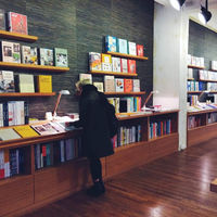 Comercios abiertos y tiendas vacías