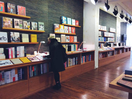Comercios abiertos y tiendas vacías