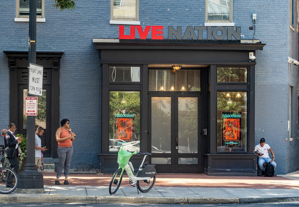 "Les estamos robando a manos llenas": los directivos de TicketMaster admiten en privado lo que sus clientes llevan años sospechando: 