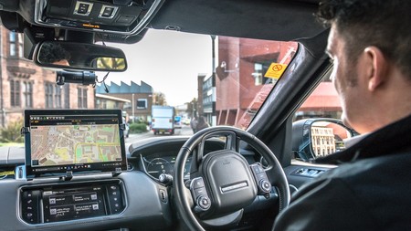 Jaguar Land Rover invierte tres millones de dólares en el servicio de taxis autónomos Voyage