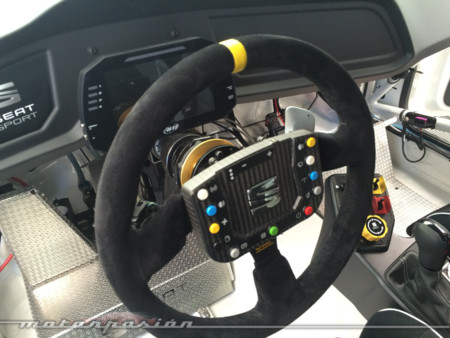 Volante Seat Leon Cup Racer 2015