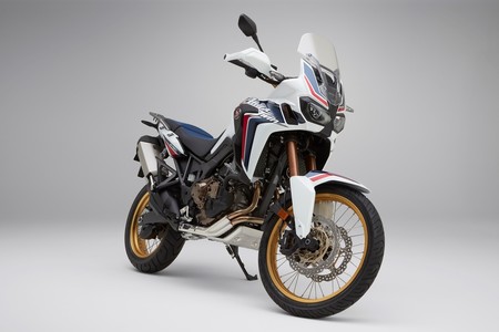 ¡De locos! Guy Martin pilotando una Africa Twin en Cadwell Park es de lo mejor que nos ha dejado 2017