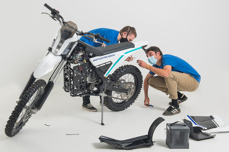 Dayna es la moto eléctrica offroad que puede ayudar a los equipos de rescate, conectada y hecha en España