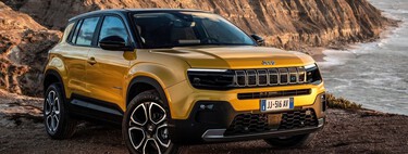 El Jeep Avenger es un B-SUV eléctrico urbano que tiene el nuevo escalón de acceso a la marca