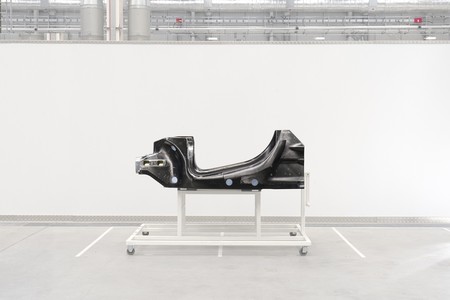 McLaren muestra un escueto adelanto de su futuro superdeportivo híbrido