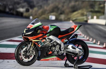 ¡Descomunal! 225 CV, 165 kg y 39.900 euros para la Aprilia RSV4 X, una edición limitada a 10 unidades