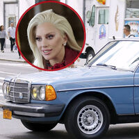 La vimos al volante de superdeportivos y clásicos, pero Lady Gaga no tuvo carné hasta los 30 años. Desde entonces, se ha montado una curiosa colección de coches 