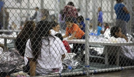 Trump da marcha atrás y firma un decreto para evitar la separación de familias migrantes