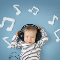 35 nombres de niño y niña inspirados en canciones famosas para tu bebé