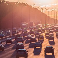 "Los coches con motor de gasolina se podrán vender en 2035 en Europa si funcionan con combustible de cero emisiones". Von der Leyen intenta contentar a todos con los e-fuels