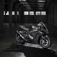 ¿Quién da más? BMW presenta la HP4 Race, una superdeportiva con chasis en fibra de carbono