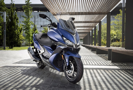 El Kymco Xciting S 400 TCS estrena control de tracción de serie, 34 CV y un precio de 6.499 euros