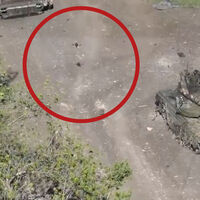 Ni cazas ni misiles: así destruyen tres drones ucranianos "de juguete" que valen 500 dólares un tanque ruso de 4,5 millones