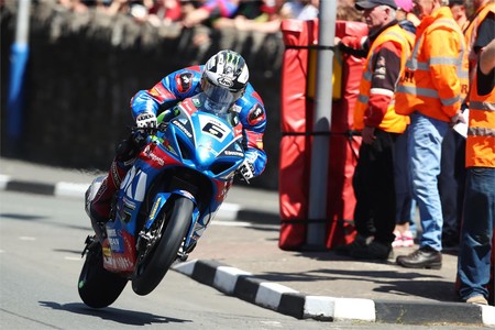 ¡Agárrate! Aquí tienes el espectacular on board de Michael Dunlop y su Suzuki GSX-R1000 en el IOMTT