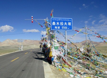 La carretera más alta del mundo: una autopista al cielo a más de 5.500 metros
