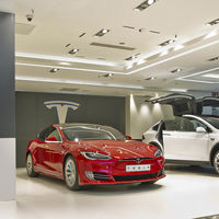No, El Corte Inglés no te vende coches de Tesla, solo acoge una pop-up store