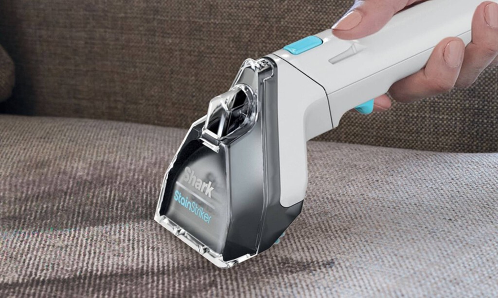 Shark tiene esta aspiradora de agua con la que eliminarás sin esfuerzo las manchas de sofás y alfombras. Ahora está rebajada