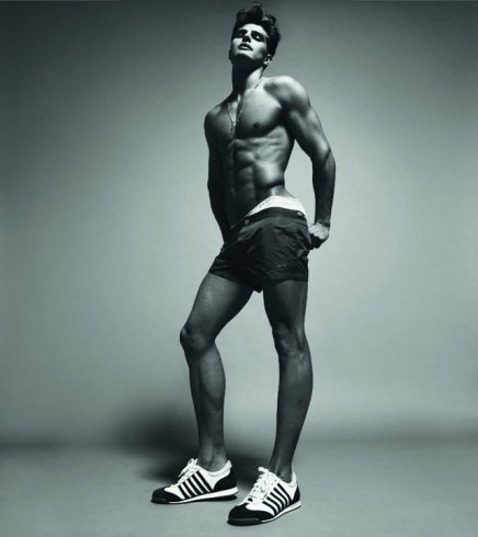 Dsquared, una campaña Primavera-Verano 2011 muy sensual