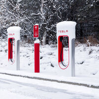 Comprarte un coche eléctrico de 100.000 euros y que no cargue con el frío. Cómo afecta la temperatura a las recargas