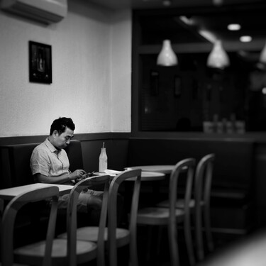 Hemos culpado mucho a la tecnología de hacer que la gente se sienta sola, pero en los hombres la razón es otra e inevitable: envejecer