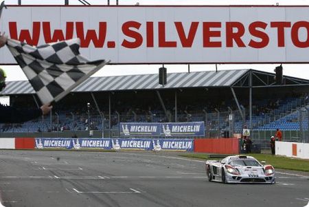 Karl Wendlinger y Ryan Sharp ganaron la primera cita del FIA GT en Silverstone