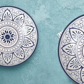 Alcampo vende una vajilla Santa Clara de gres con un diseño inspirado en las casas portuguesas y cuesta menos de 40 euros