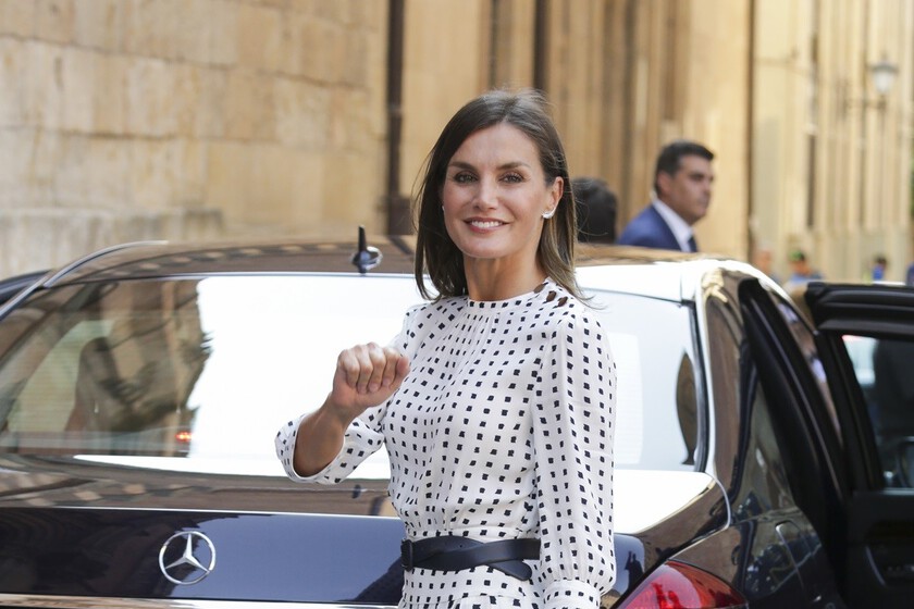 15 occasions in which Queen Letizia has dressed as Massimo Dutti and has inspired us with her styling 15 occasions in which Queen Letizia has dressed as Massimo Dutti and has inspired us with her styling