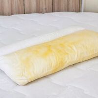 Cómo limpiar las manchas amarillas de las almohadas (y cómo evitar que vuelvan a ponerse así) 