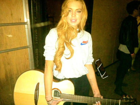 Y seguimos sumando delitos al historial de Lindsay Lohan, señores...