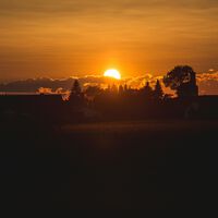 La loca historia de la gallega que registró el Sol ante notario, vendió parcelas online y luego llevó a eBay a los tribunales 