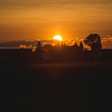 La loca historia de la gallega que registró el Sol ante notario, vendió parcelas online y luego llevó a eBay a los tribunales 