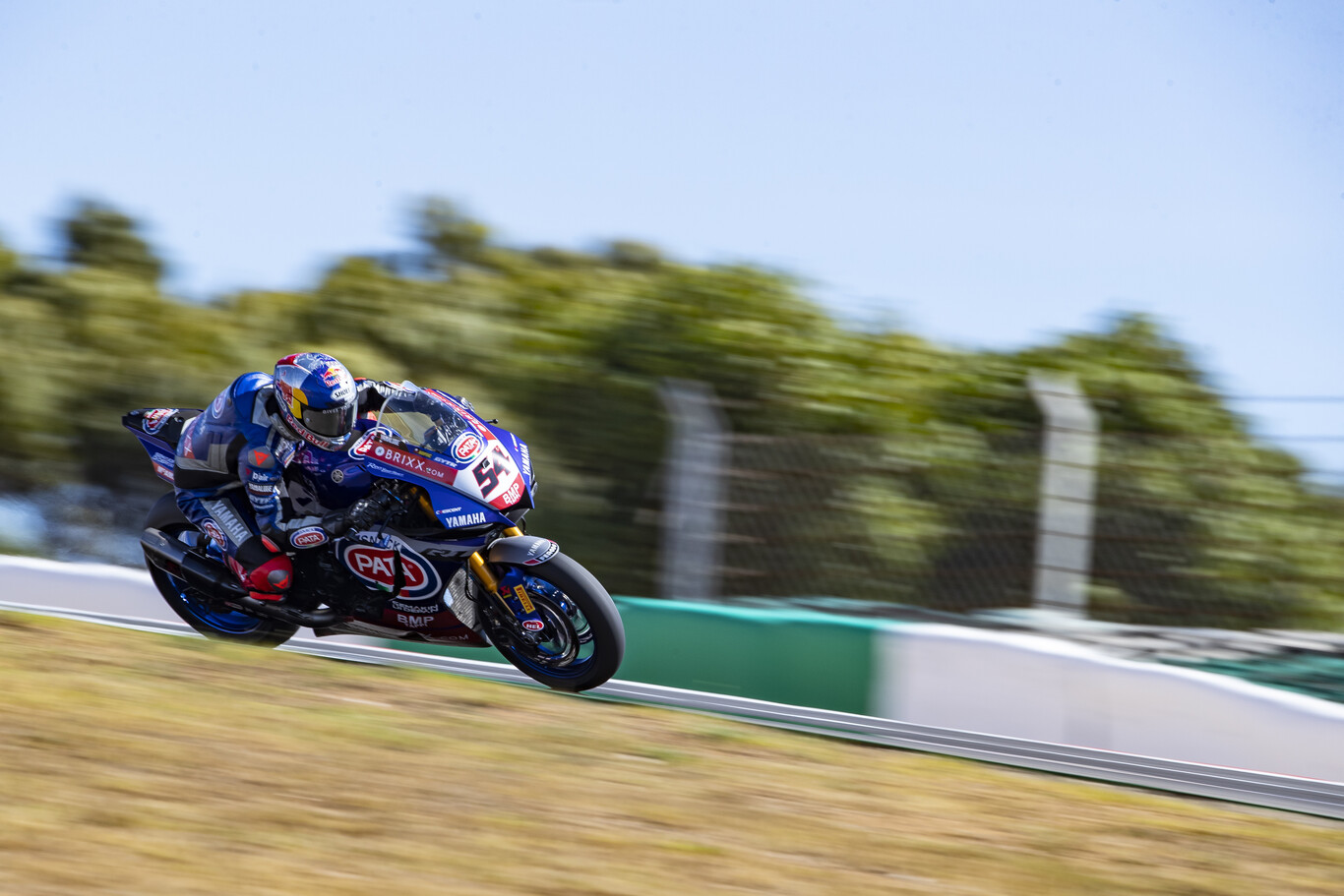 Toprak Razgatlioglu sentencia el mundial tras una dura caída de Jonathan Rea y Álvaro Bautista pierde el podio en la última curva