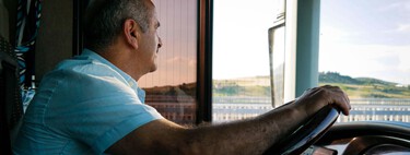 Un conductor de autobús de 65 años con adición al alcohol y cannabis recupera la incapacidad permanente de 259.399 euros pese a que la Seguridad Social se la había retirado 