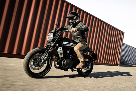 Brixton Crossfire 500 X, una naked neo-retro para el carnet A2 que cuesta 6.299 euros