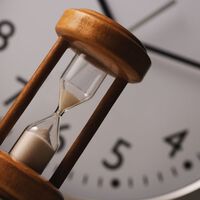 Que el tiempo pase más rápido con los años no es percepción: es ciencia y se llama ley de Janet 