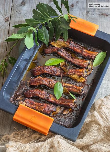 Costillas de cerdo laqueadas con laurel y Coca Cola