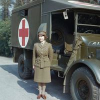 Isabel II: la reina que condujo desde la Segunda Guerra Mundial pero nunca tuvo carnet 