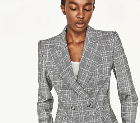 Este es el blazer de Zara que ha tomado Instagram y se ha agotado en medio mundo... ¡y sigue disponible en la web!