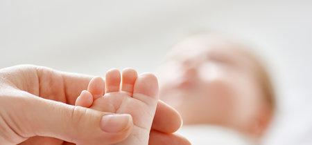 Cómo estimular los pies del bebé: desarrollo del arco plantar 