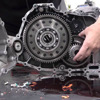 Un youtuber desmonta un motor de Tesla Model S para que lo veamos... y nos deja a medias, sin enseñar el motor en el vídeo