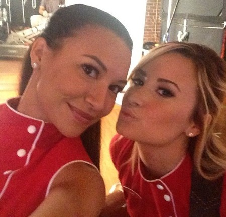 Demi Lovato y Naya Rivera, los ensayos con más morbos de la tele... ¡en su caravana!