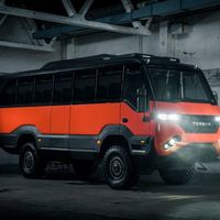 Se llama Torsus Praetorian y es un auténtico todoterreno... en formato autobús y con 35 plazas