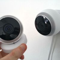 Quiero vigilar la casa y no tengo enchufes cerca. La solución ha sido muy sencilla: usar un cable multiusos