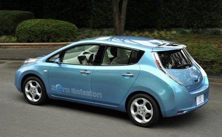 Un Nissan Leaf en la carrera hacia las nubes