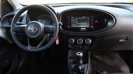 Toyota Aygo X Cross 14