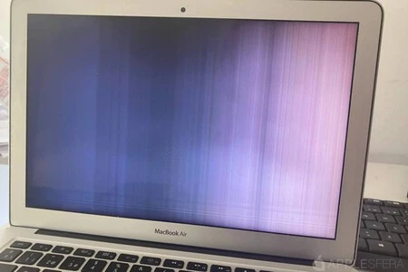 それは誇張ではありません。間違った製品を使用して画面をクリーニングすると、画面は次のようになります。